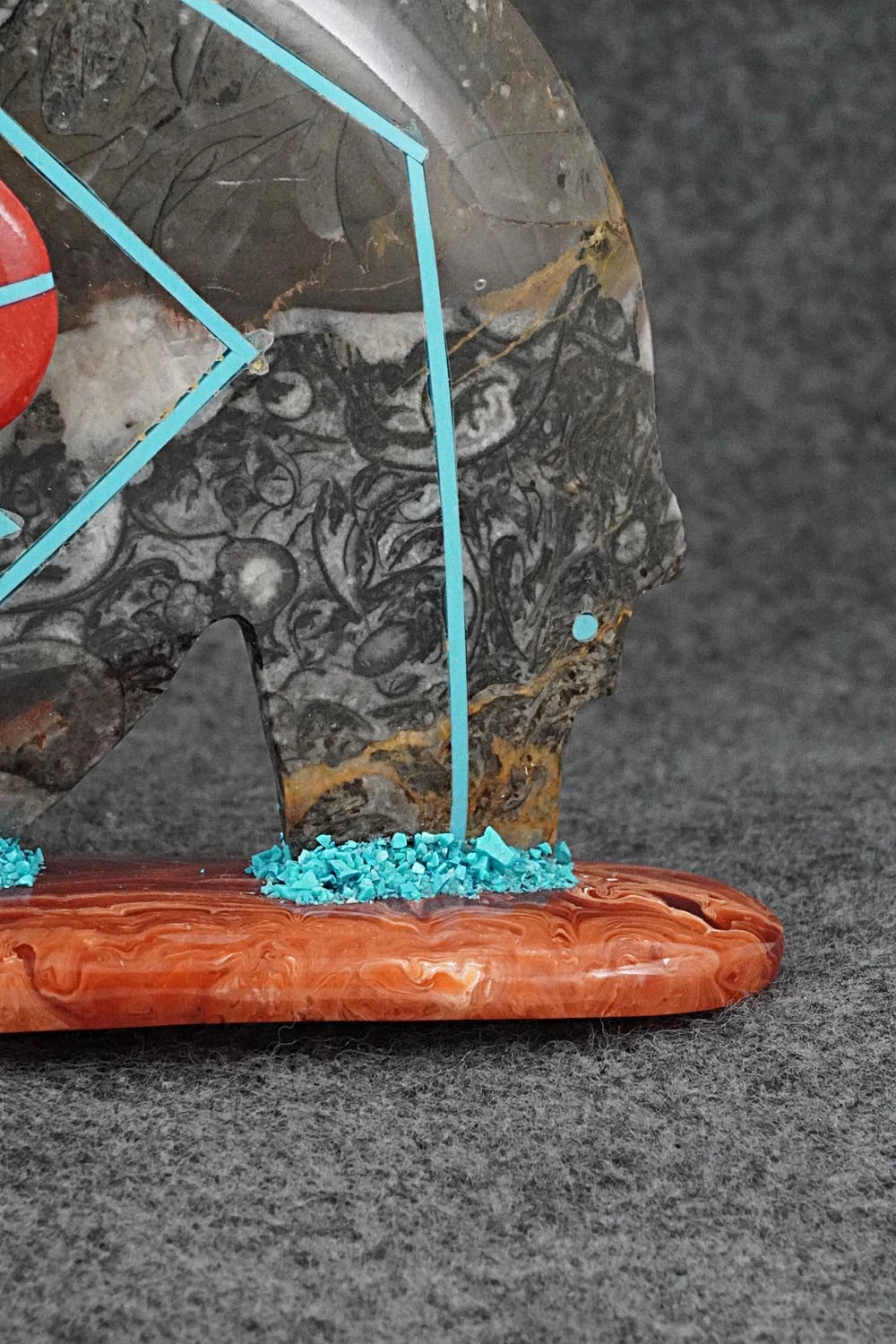 Bear Zuni Fetish Carving - Bernard Laiwekete