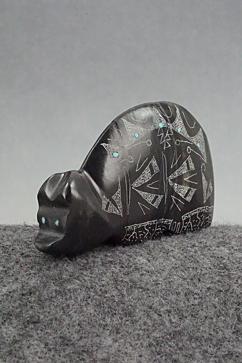 Bear Zuni Fetish Carving - Gerald Peina
