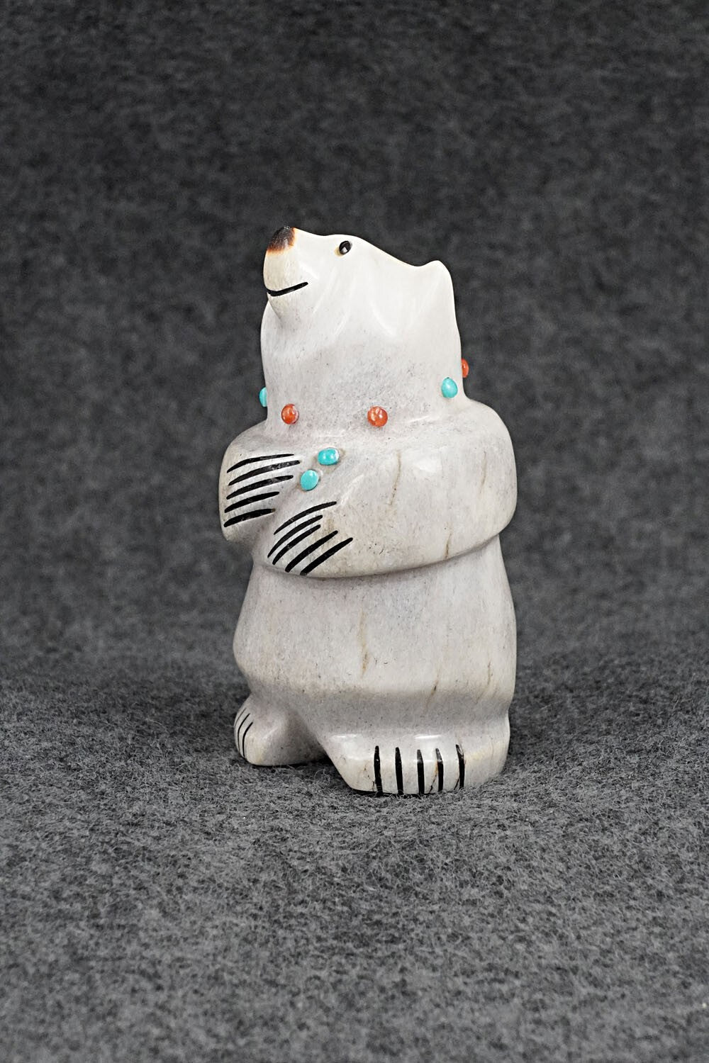 Bear Zuni Fetish Carving - Claudia Peina