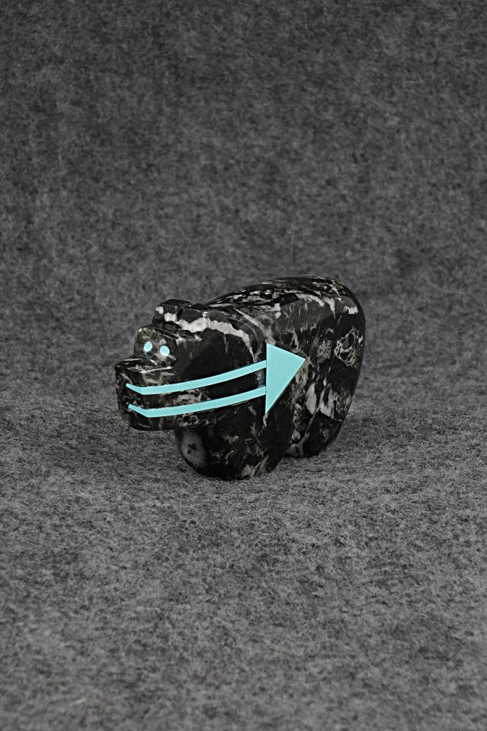 Bear Zuni Fetish Carving - Bernard Laiwakete