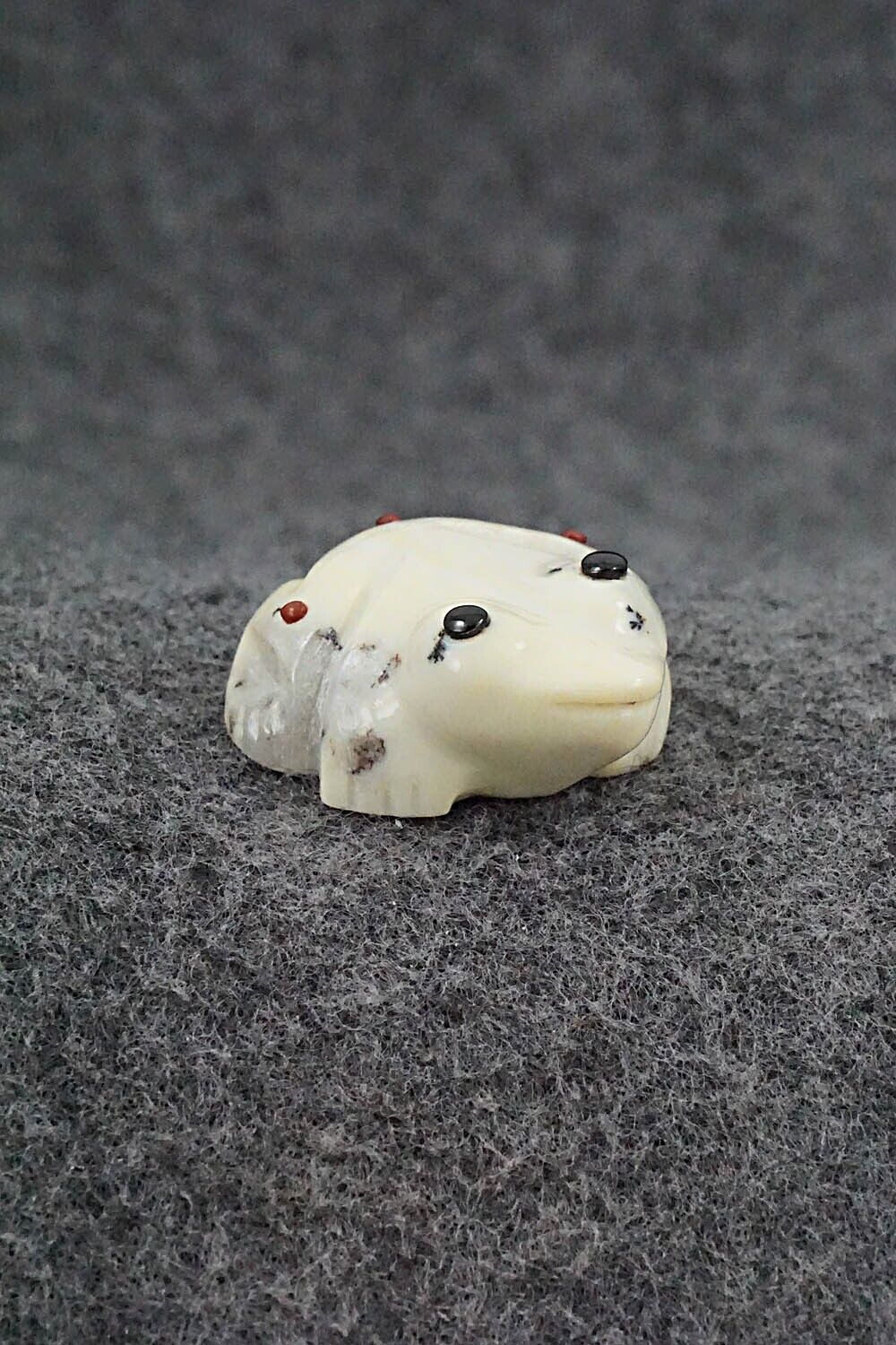 Frog Zuni Fetish Carving - Gordon Poncho