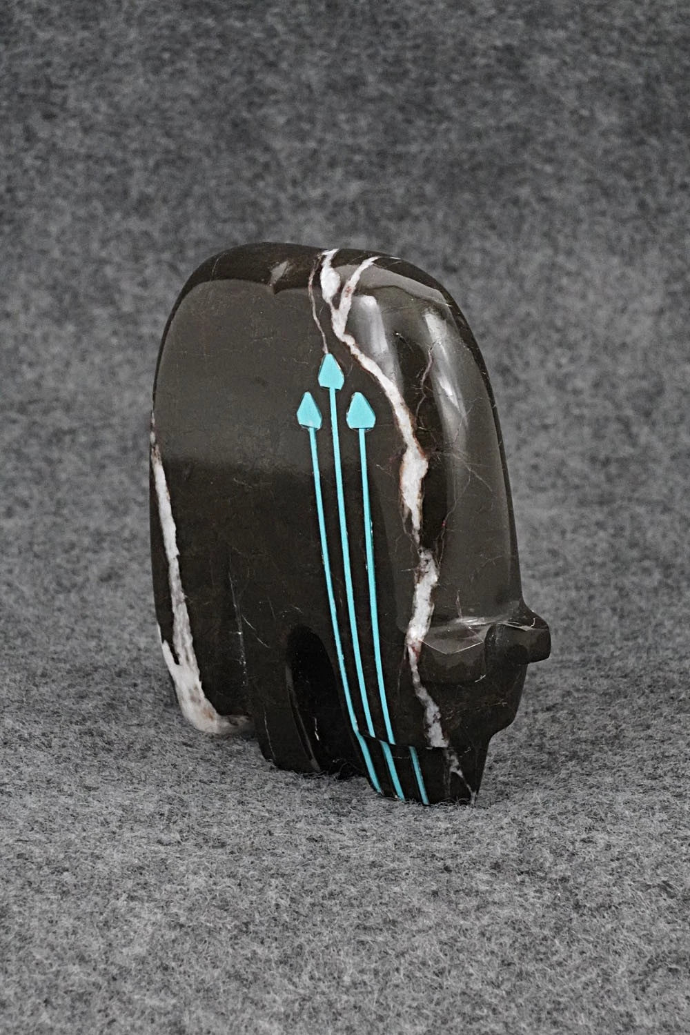 Bear Zuni Fetish Carving - Kenric Laiwakete