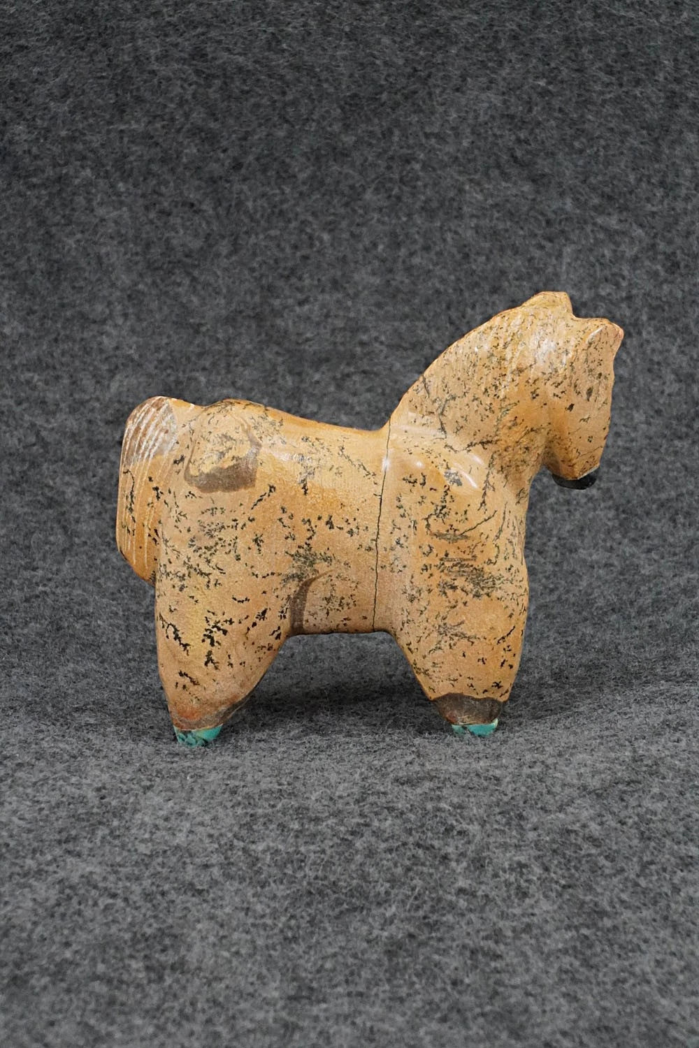 Horse Zuni Fetish Carving - Freddie Leekya