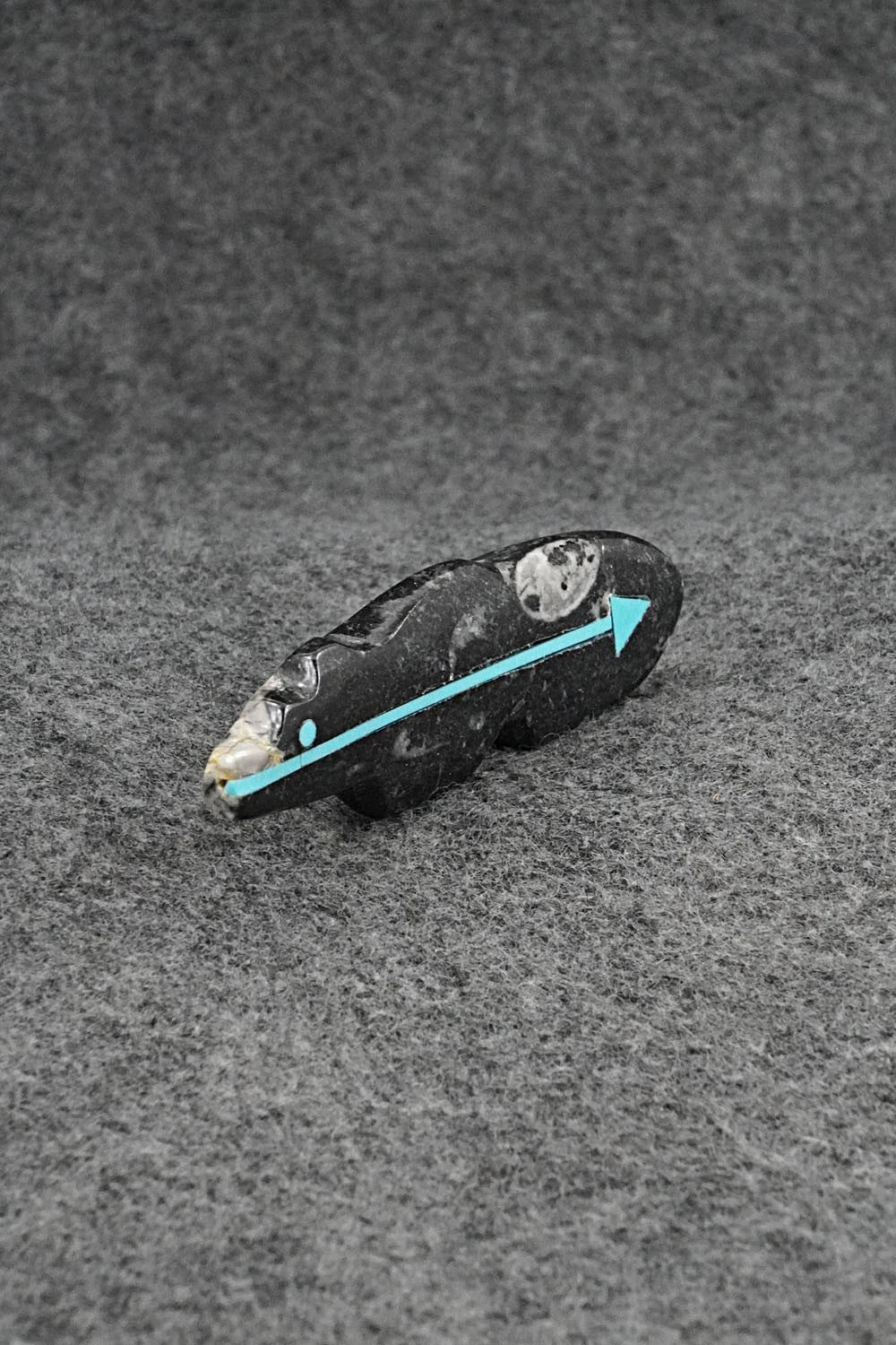 Bear Zuni Fetish Carving - Bernard Laiwakete