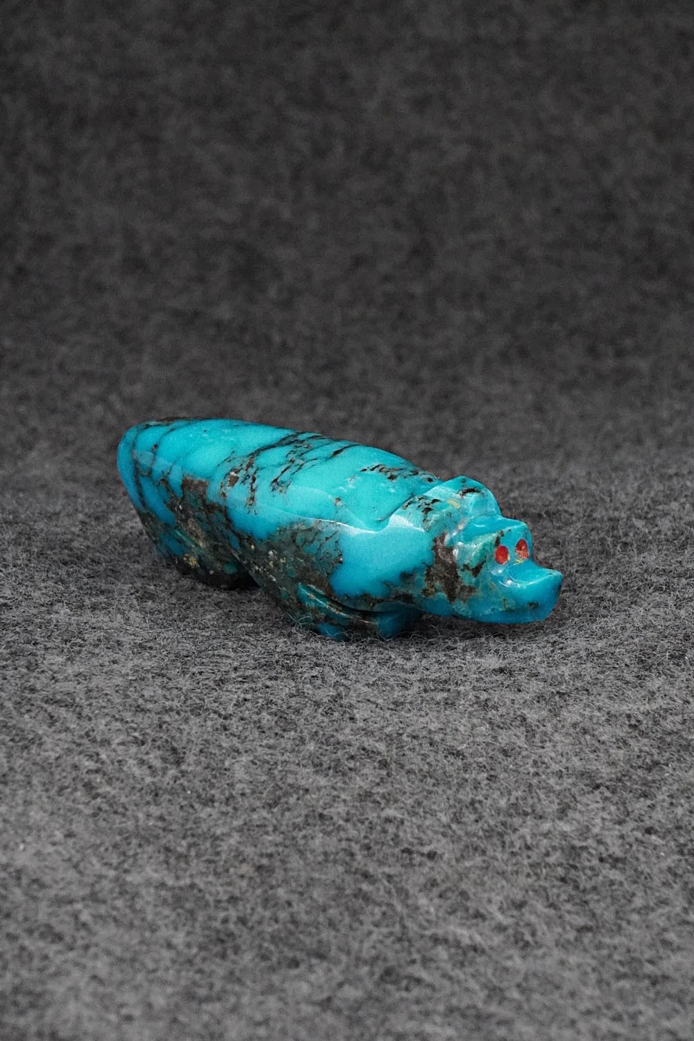 Bear Zuni Fetish Carving - Bernard Laiwekete