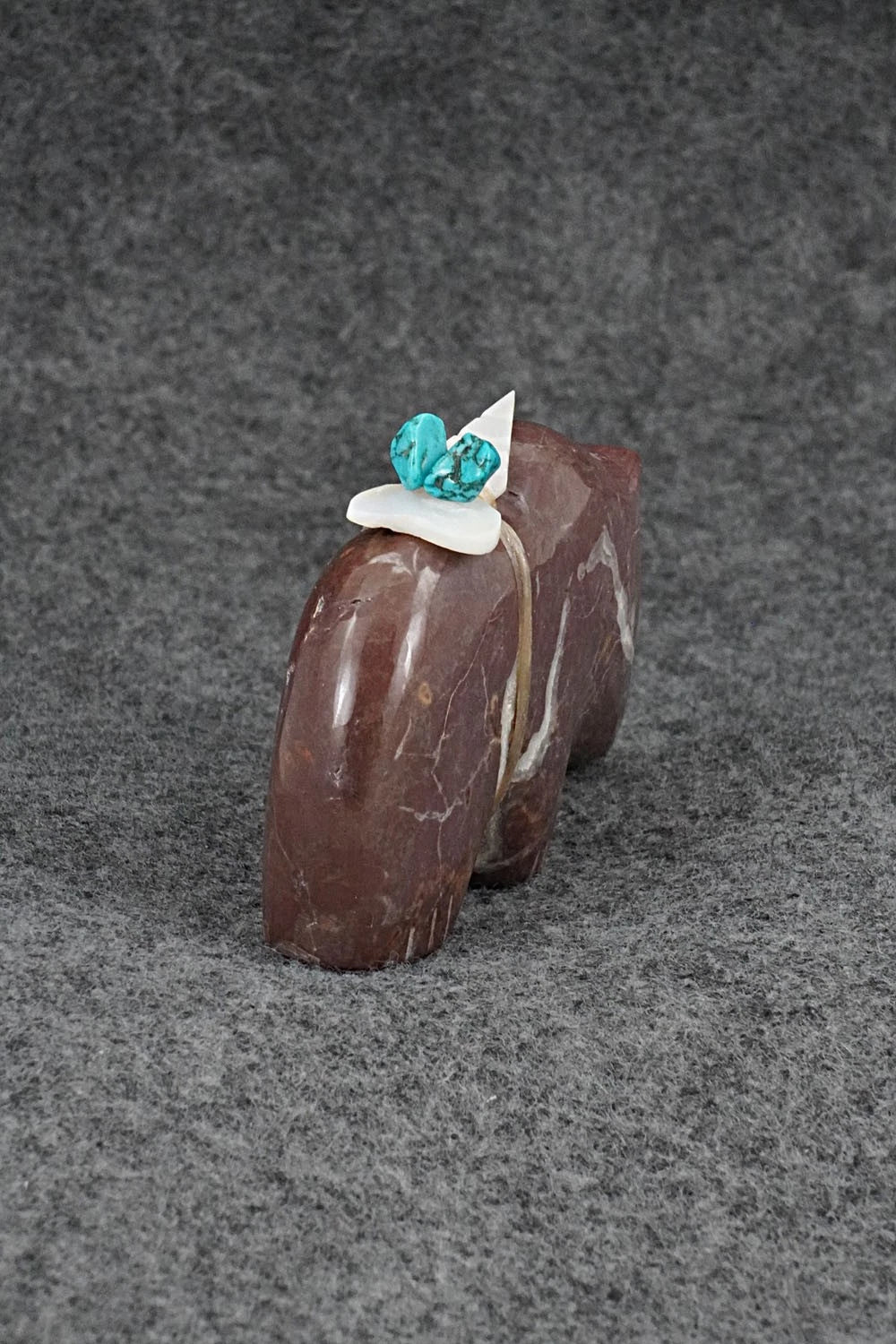 Bear Zuni Fetish Carving - Daphne Quam