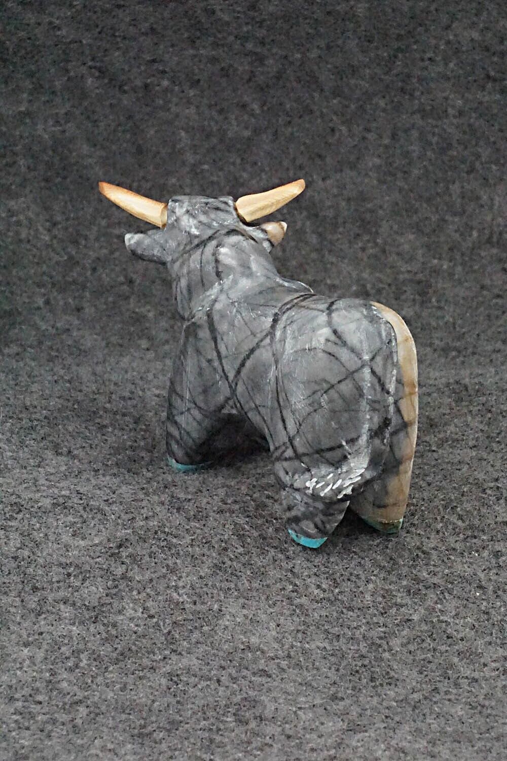 Bull Zuni Fetish Carving - Freddie Leekya