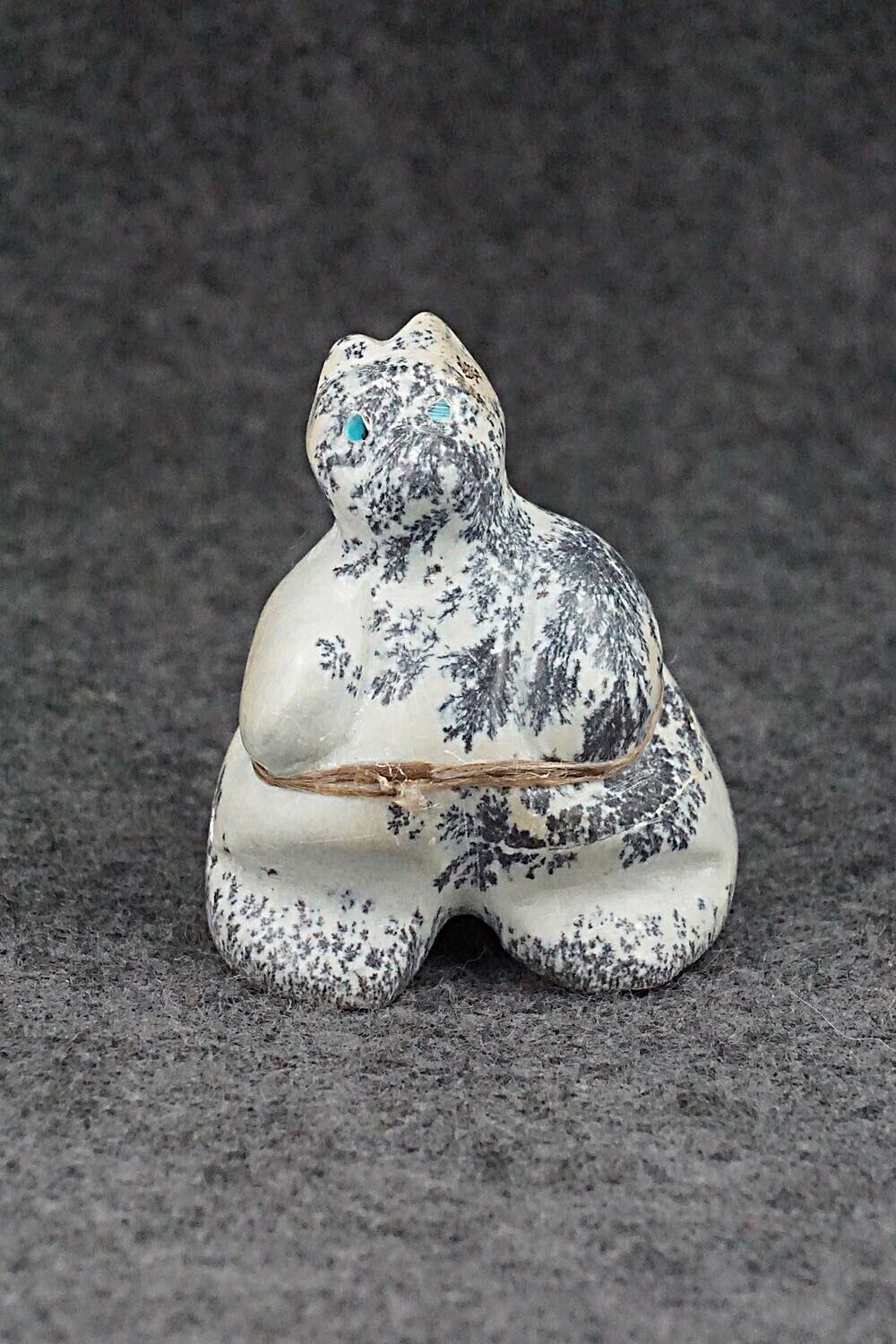 Bear Zuni Fetish Carving - Ariane Quam