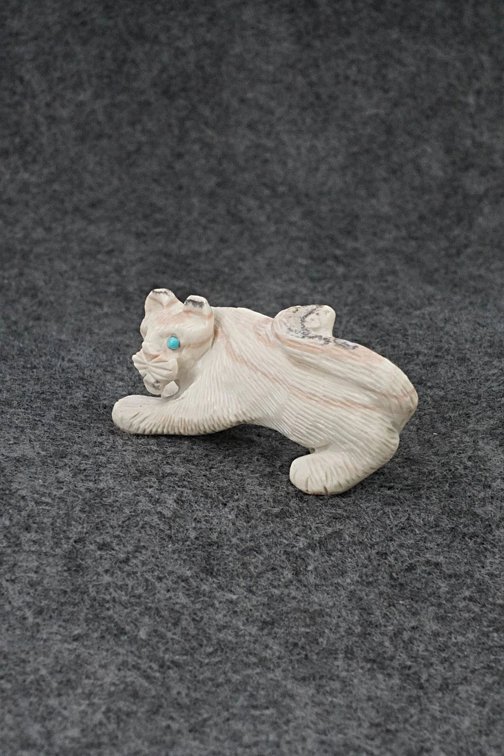 Mountain Lion Zuni Fetish Carving - Wilfred Cheama