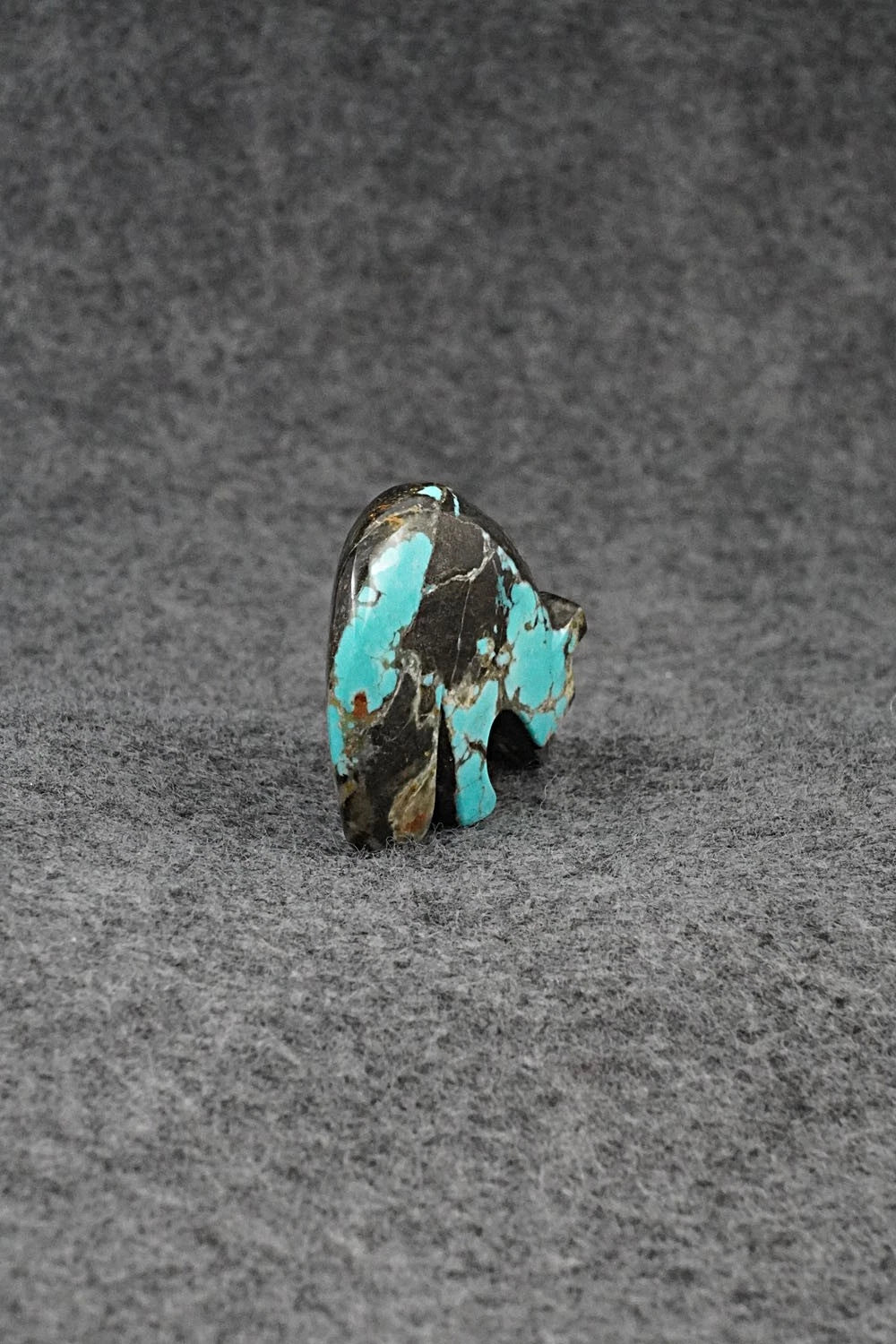 Bear Zuni Fetish Carving - Kenric Laiwekete