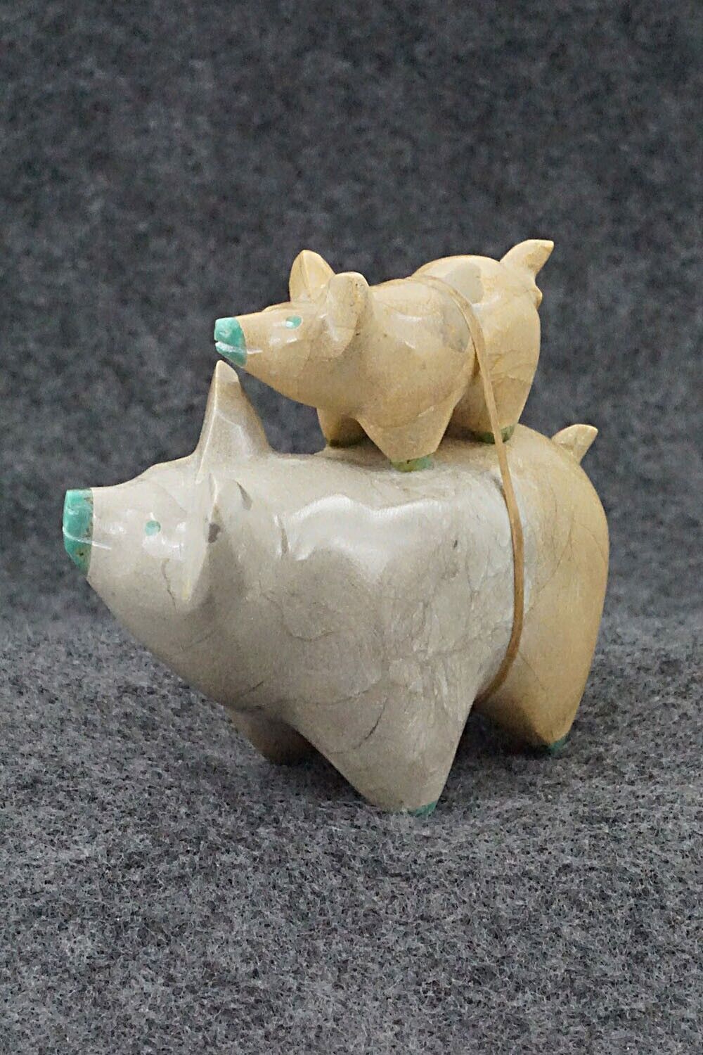 Pig with Piglet Zuni Fetish Carving - Enrike Leekya