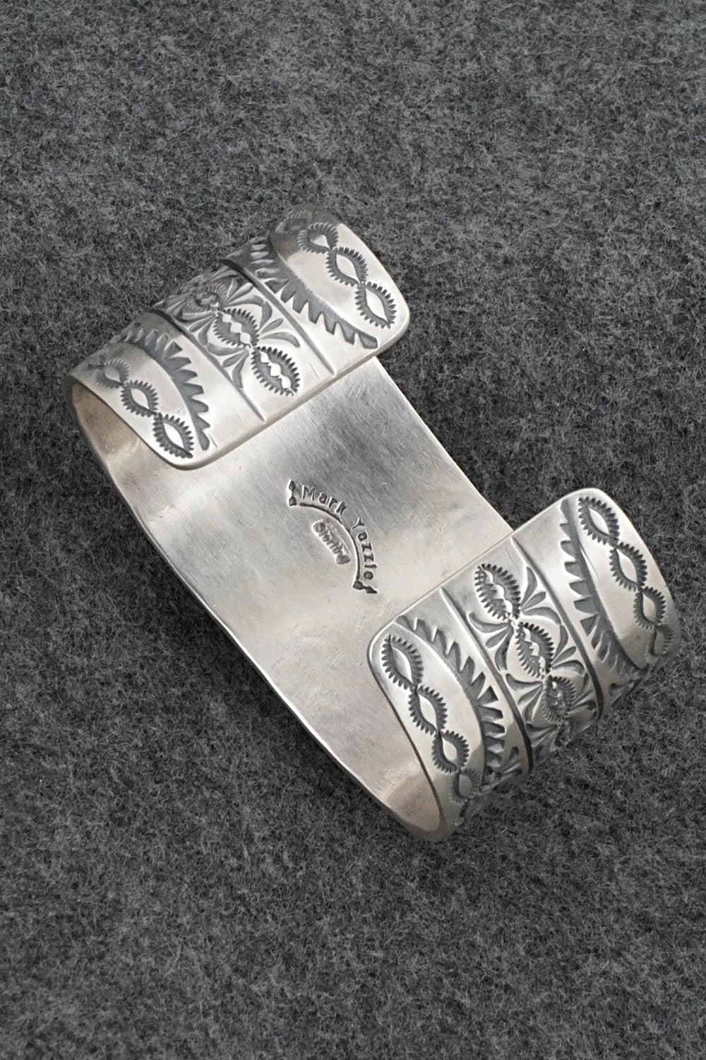 Spiny Oyster & Sterling Silver Bracelet - Mark Yazzie