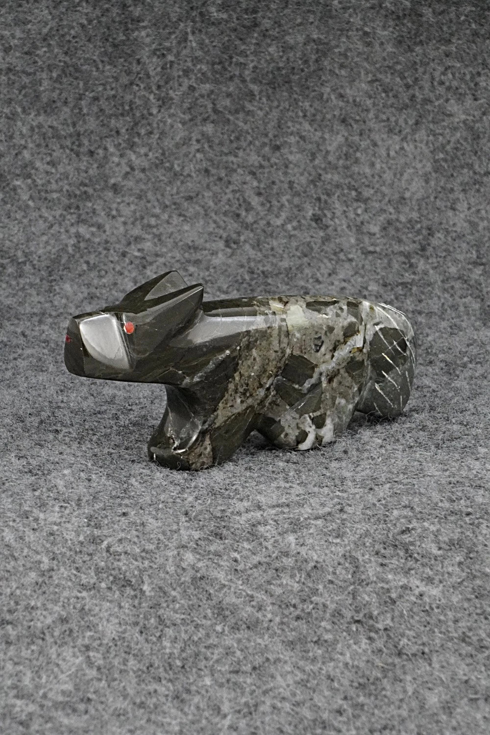 Wolf Zuni Fetish Carving - Kenric Laiwakete