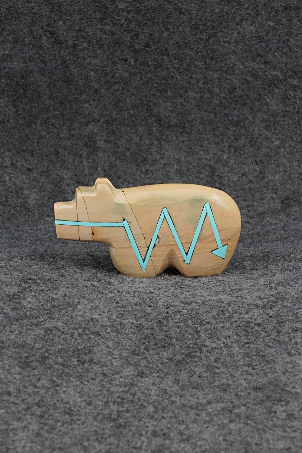 Bear Zuni Fetish Carving - Bernard Laiwakete