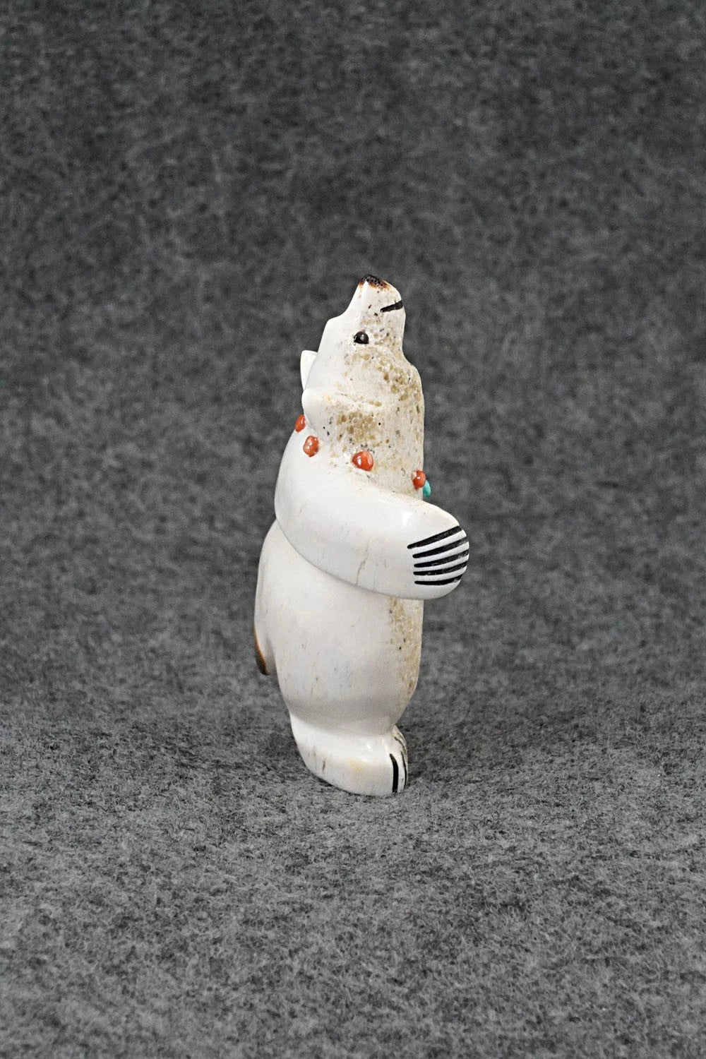 Bear Zuni Fetish Carving - Claudia Peina