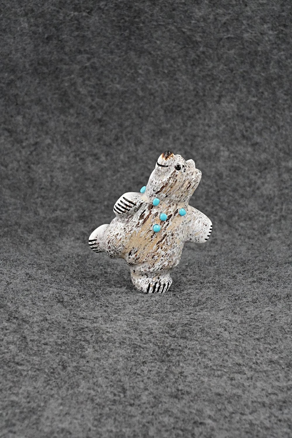 Bear Zuni Fetish Carving - Claudia Peina