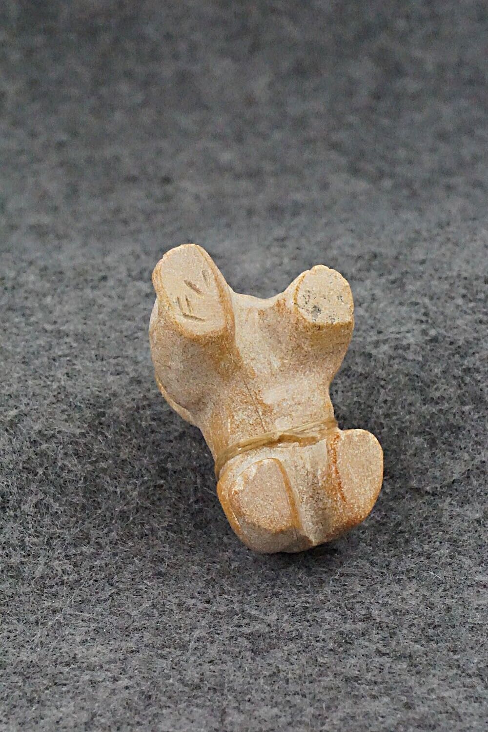 Bear Zuni Fetish Carving - Freddie Leekya