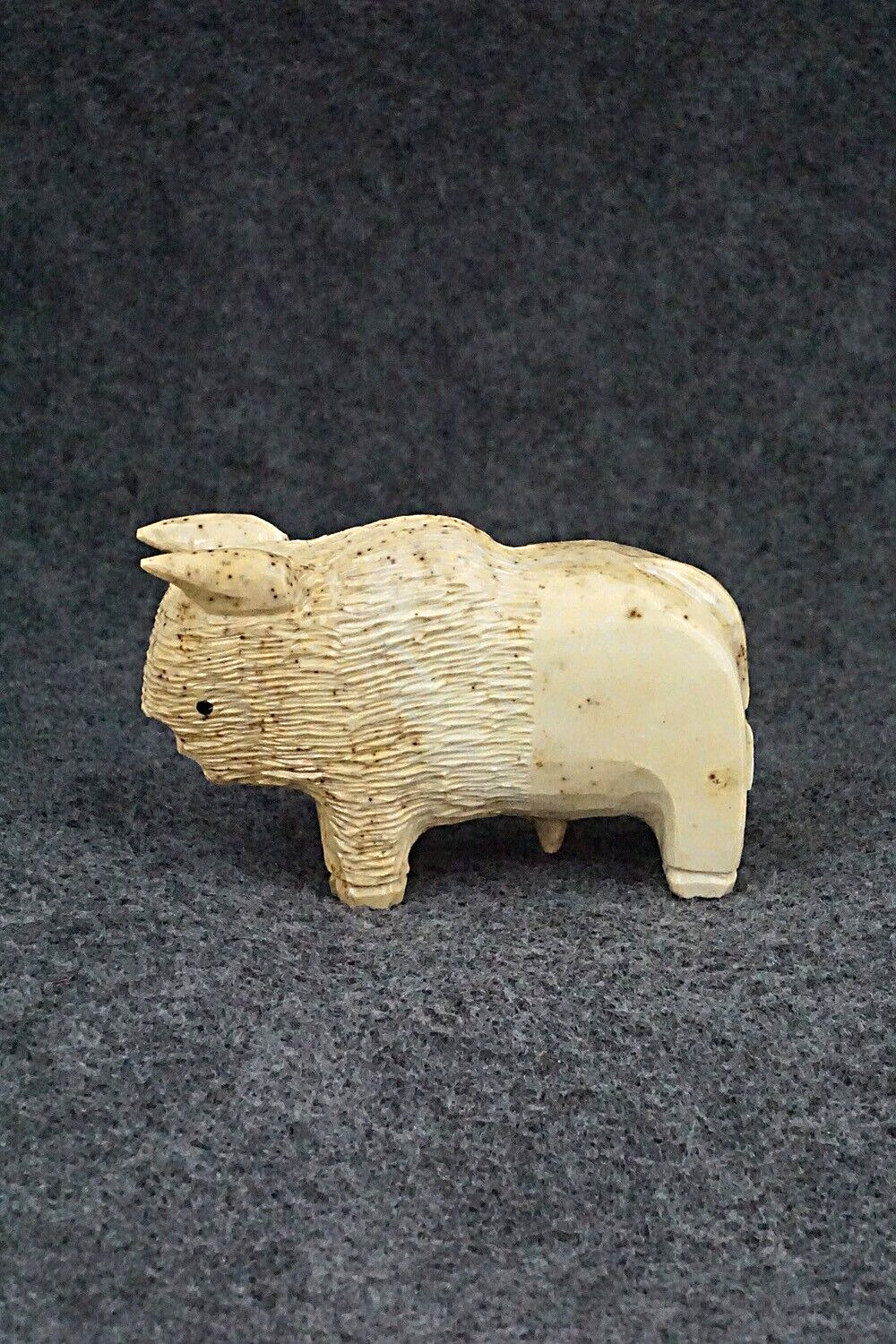 Buffalo Zuni Fetish Carving - Jesus Espino