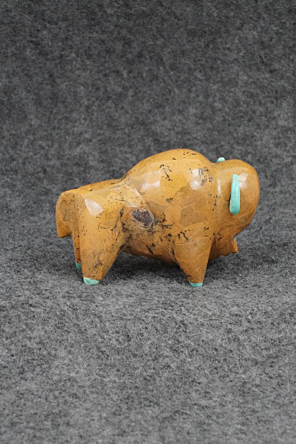 Buffalo Zuni Fetish Carving - Enrike Leekya