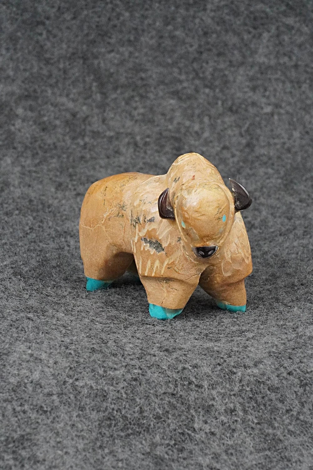 Buffalo Zuni Fetish Carving - Freddie Leekya