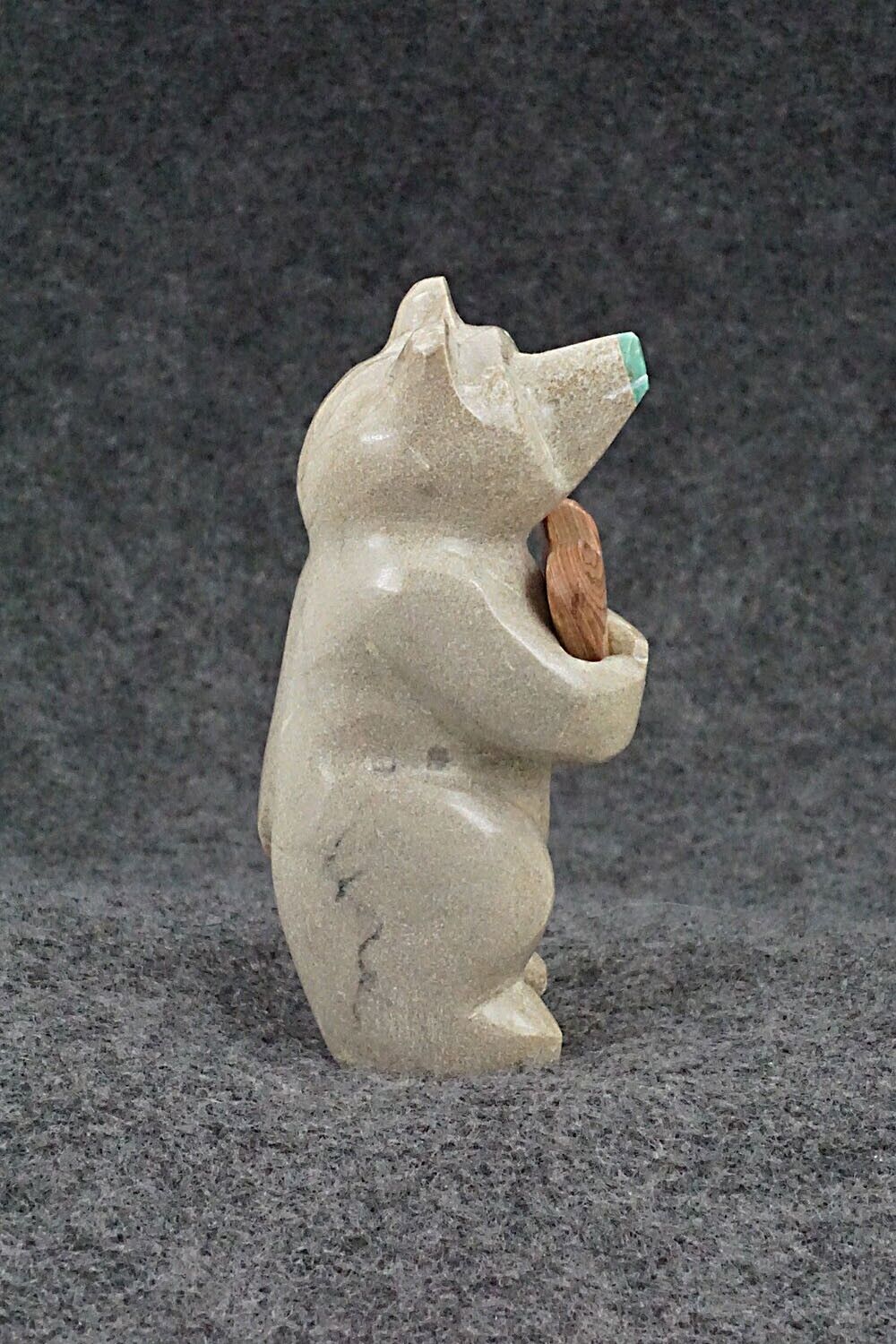 Bear with Heart Zuni Fetish Carving - Enrike Leekya