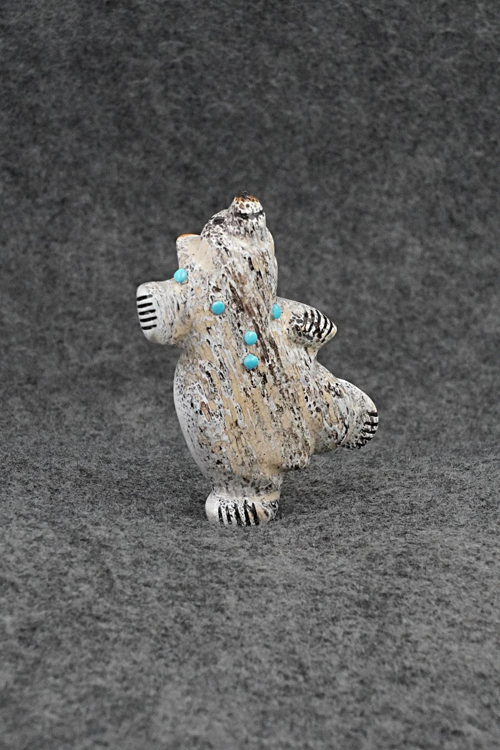 Bear Zuni Fetish Carving - Claudia Peina