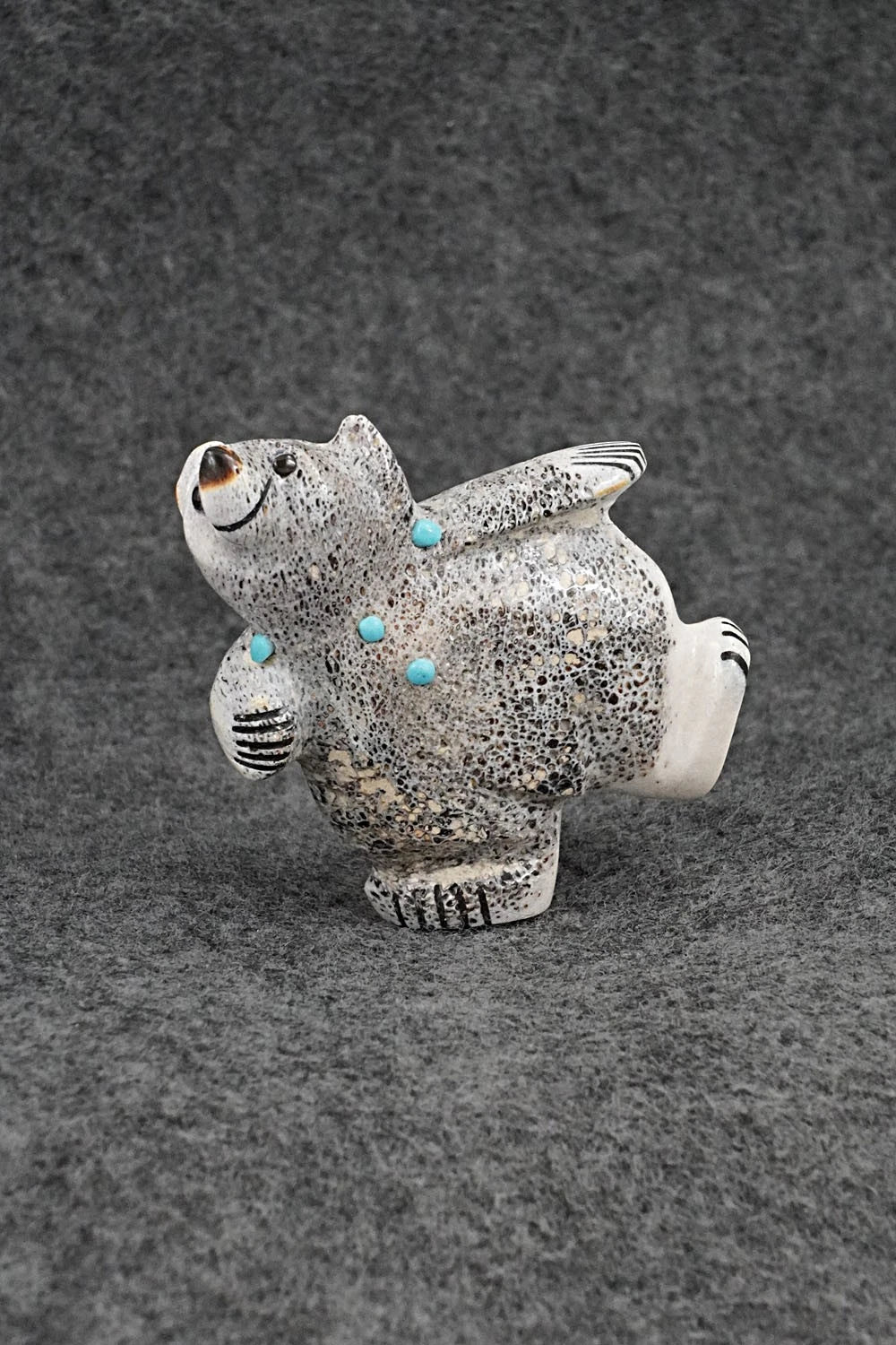 Bear Zuni Fetish Carving - Claudia Peina