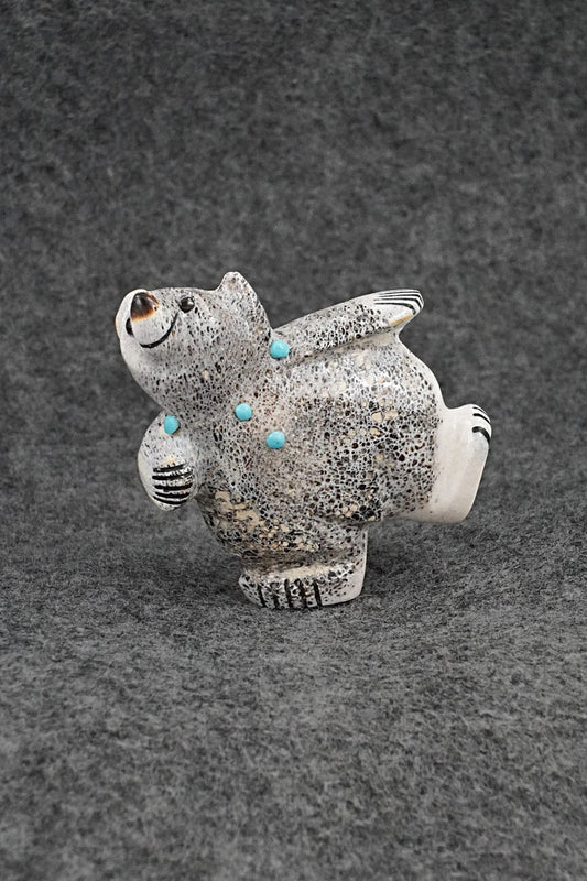 Bear Zuni Fetish Carving - Claudia Peina