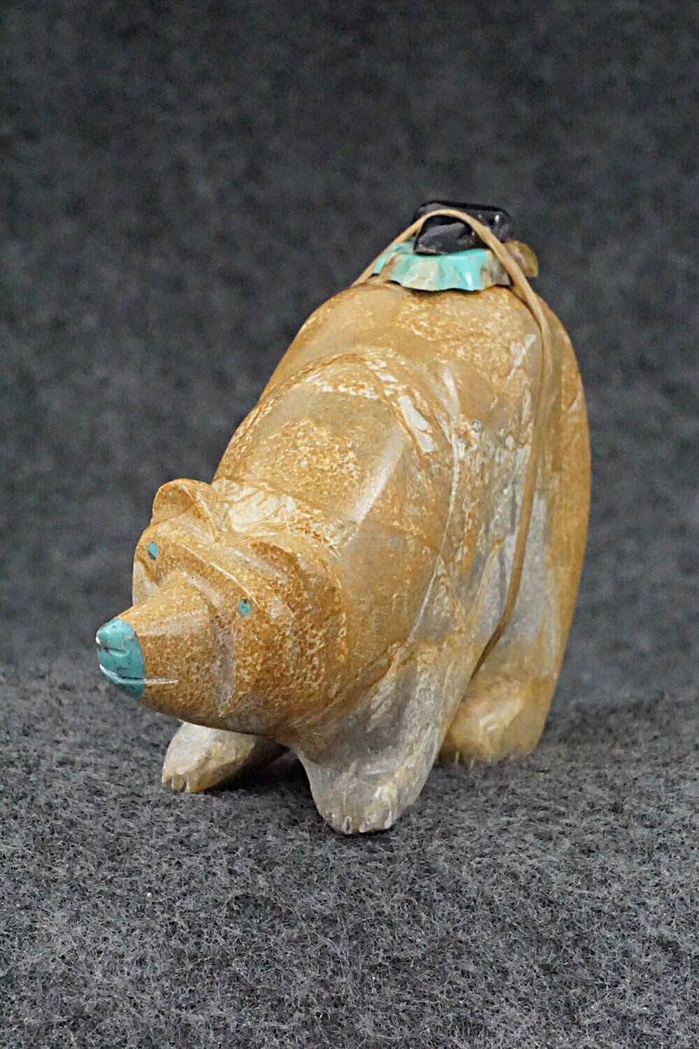 Bear Zuni Fetish Carving - Enrike Leekya
