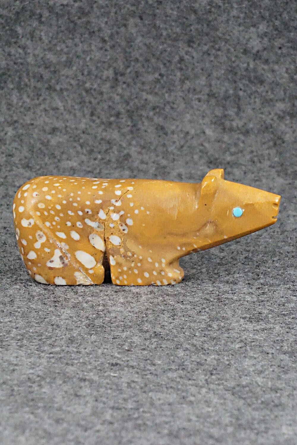 Bear Zuni Fetish Carving - Ronnie Lunasee