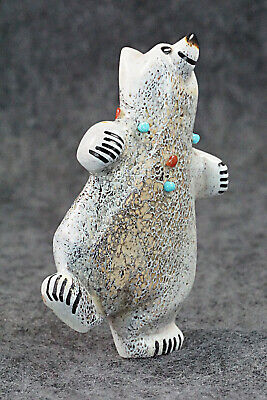 Bear Zuni Fetish Carving - Claudia Peina
