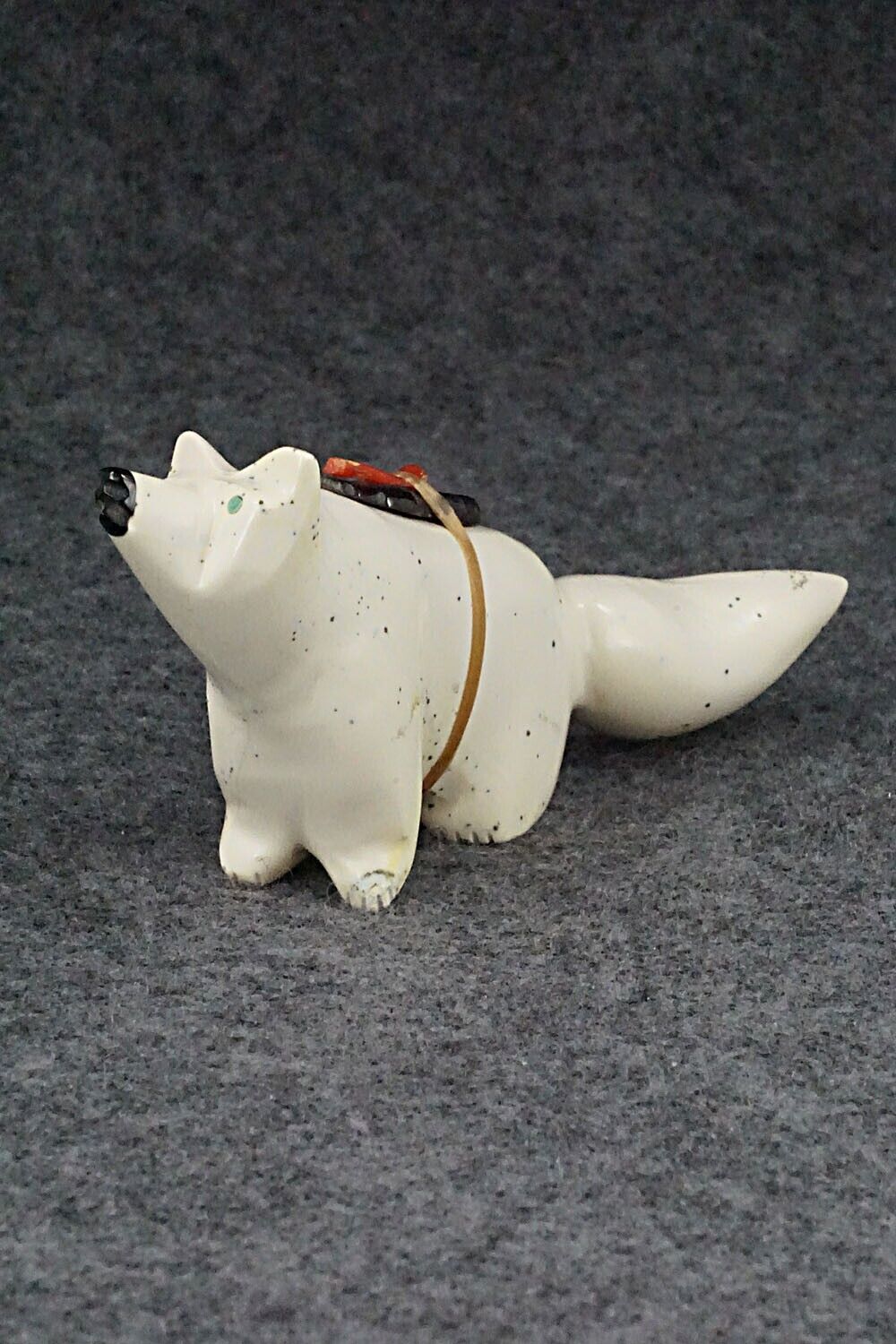 Wolf Zuni Fetish Carving - Enrike Leekya