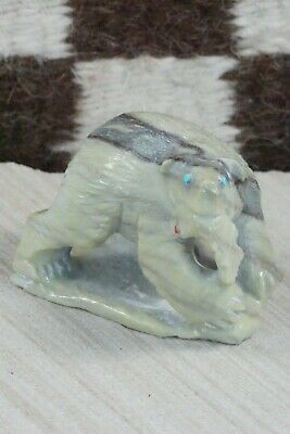 Bear Zuni Fetish Carving - Derrick Kaamasee