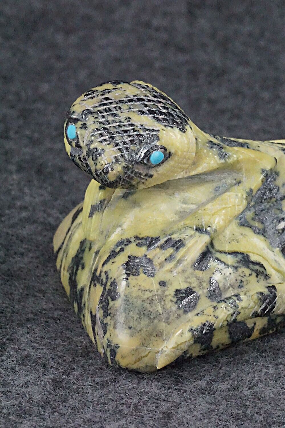 Lizard Zuni Fetish Carving - Hudson Sandy