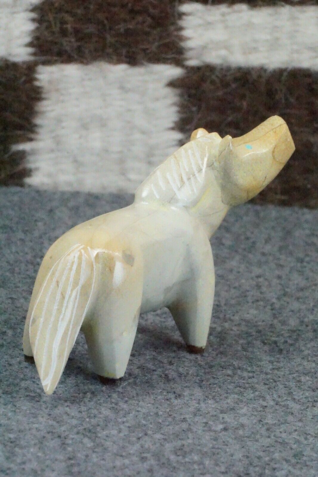 Horse Zuni Fetish Carving - Enrike Leekya