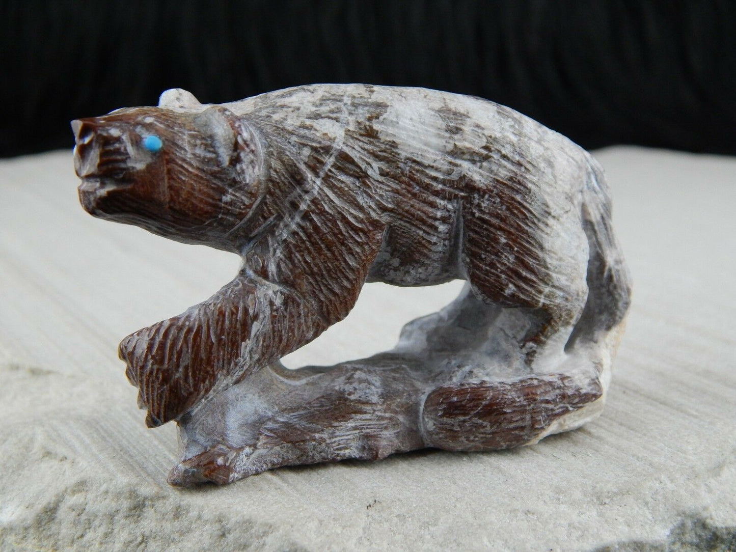Bear Zuni Fetish Carving - Derrick Kaamasee - High Lonesome Trading