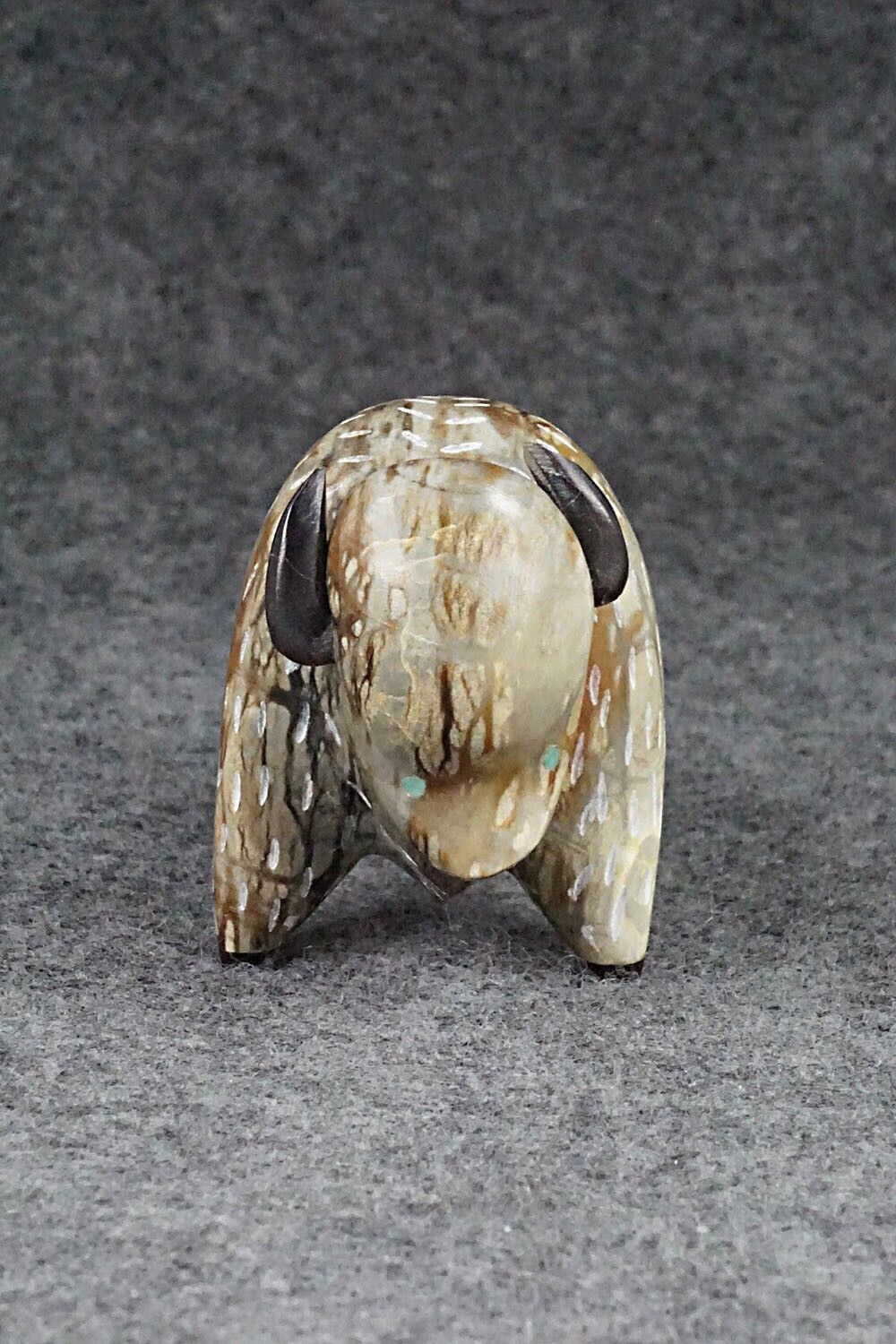 Buffalo Zuni Fetish Carving - Enrike Leekya
