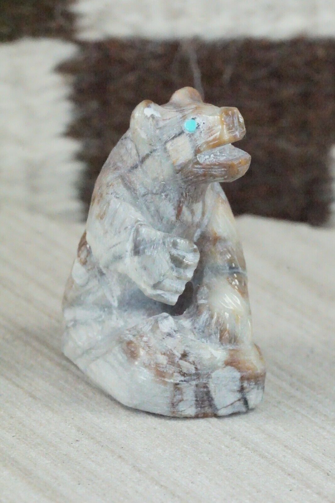Bear Zuni Fetish Carving - Derrick Kaamasee