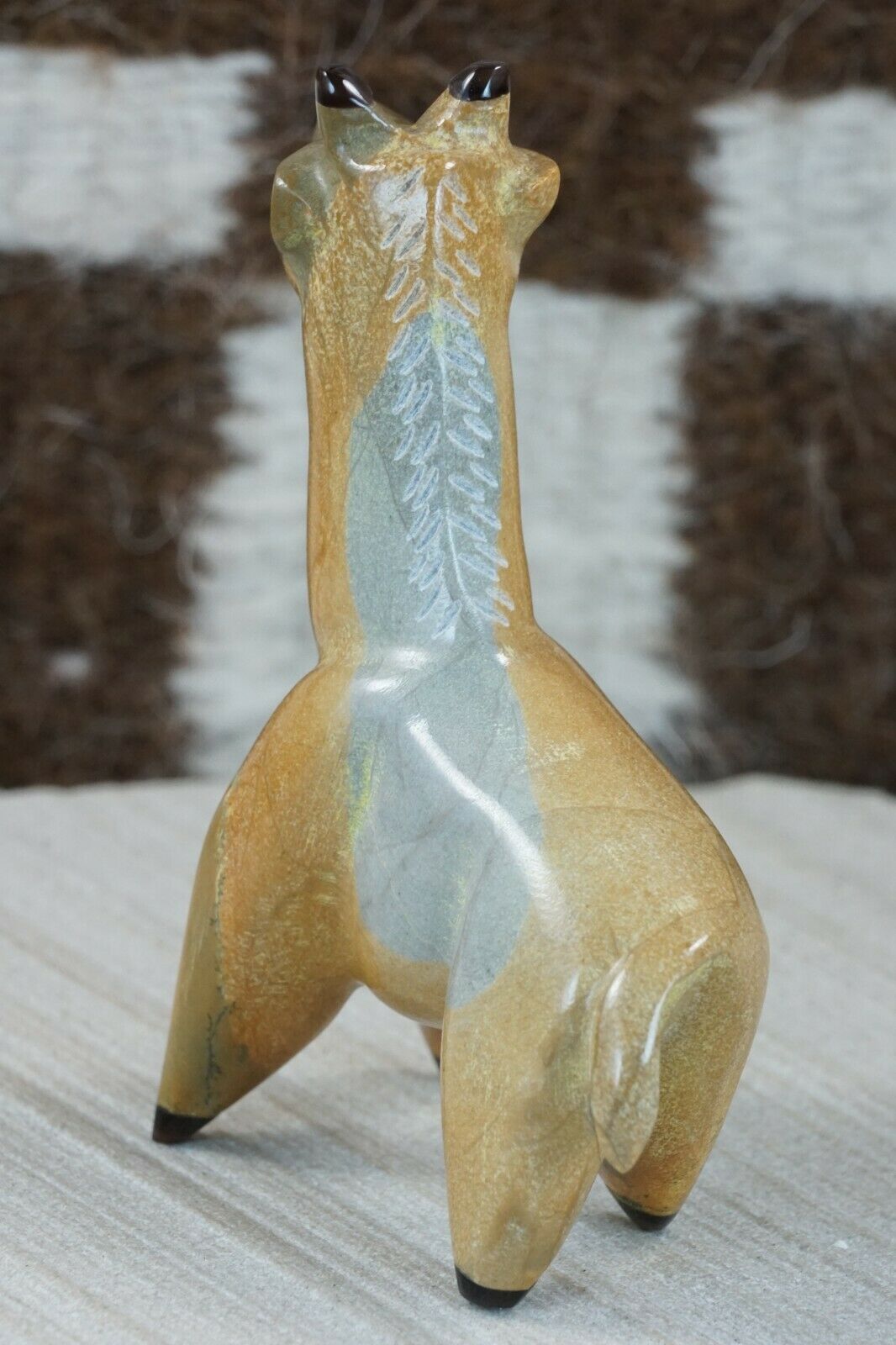 Giraffe Zuni Fetish Carving - Enrike Leekya