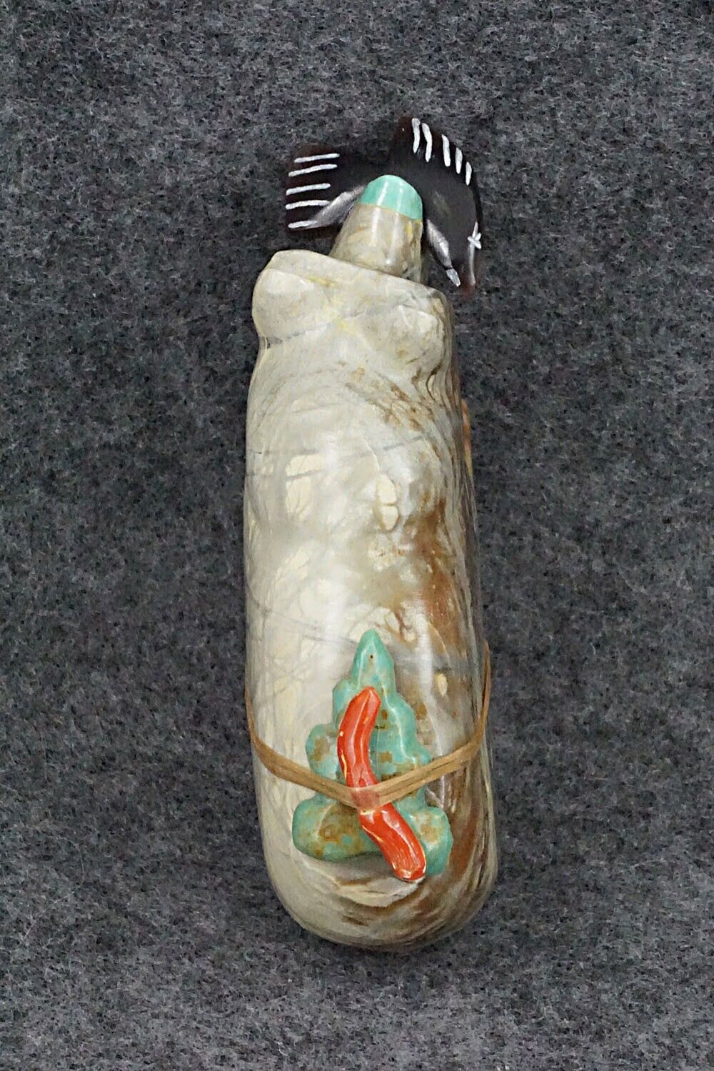 Bear with Fish Zuni Fetish Carving - Enrike Leekya