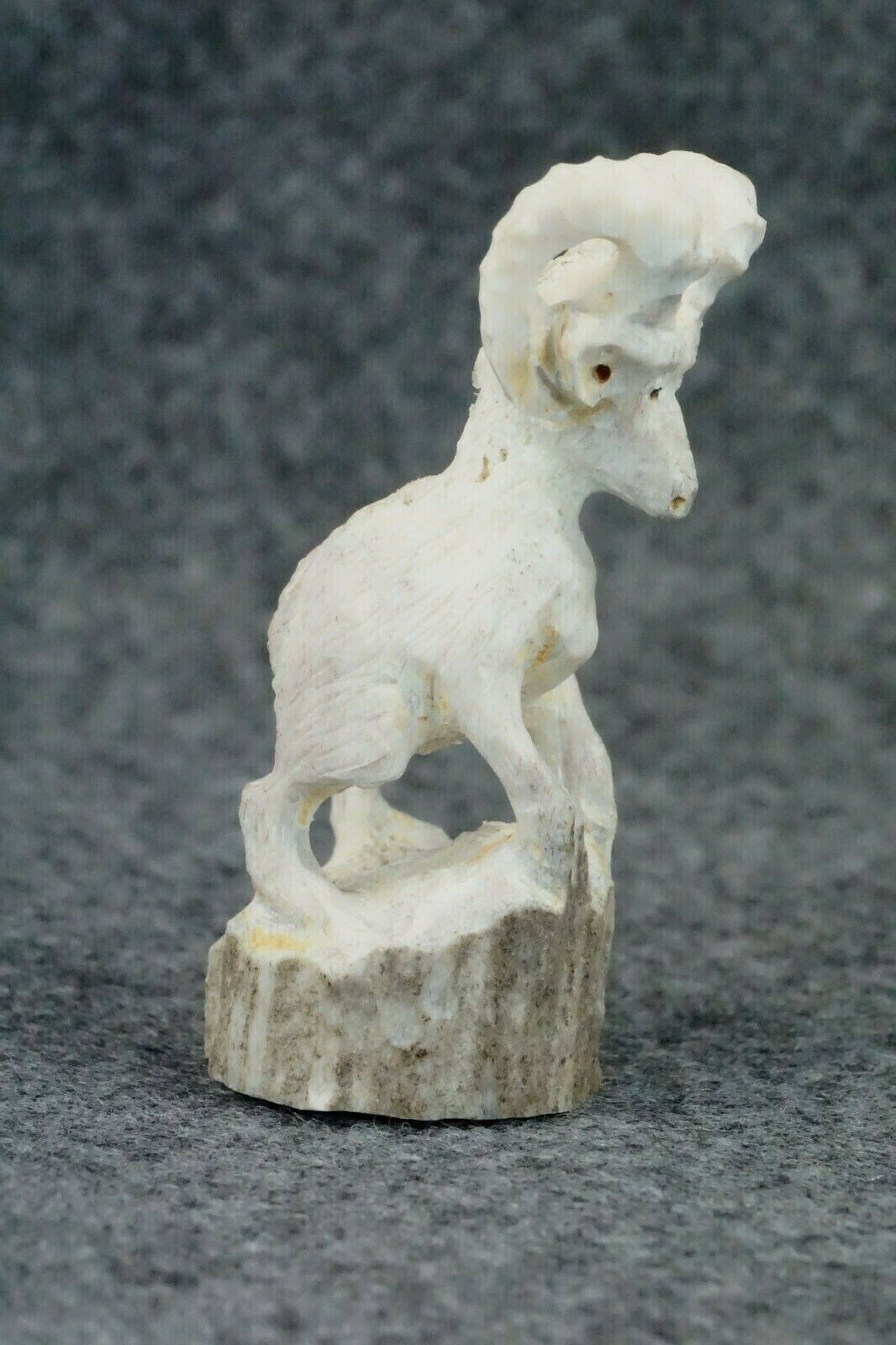 Ram Zuni Fetish Carving - Lewis Malie Jr.