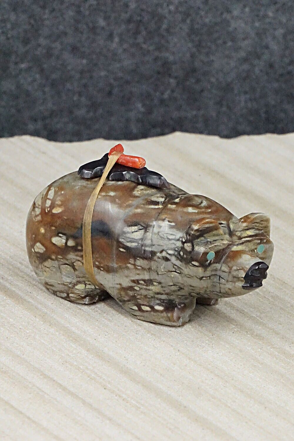 Bear Zuni Fetish Carving - Enrike Leekya