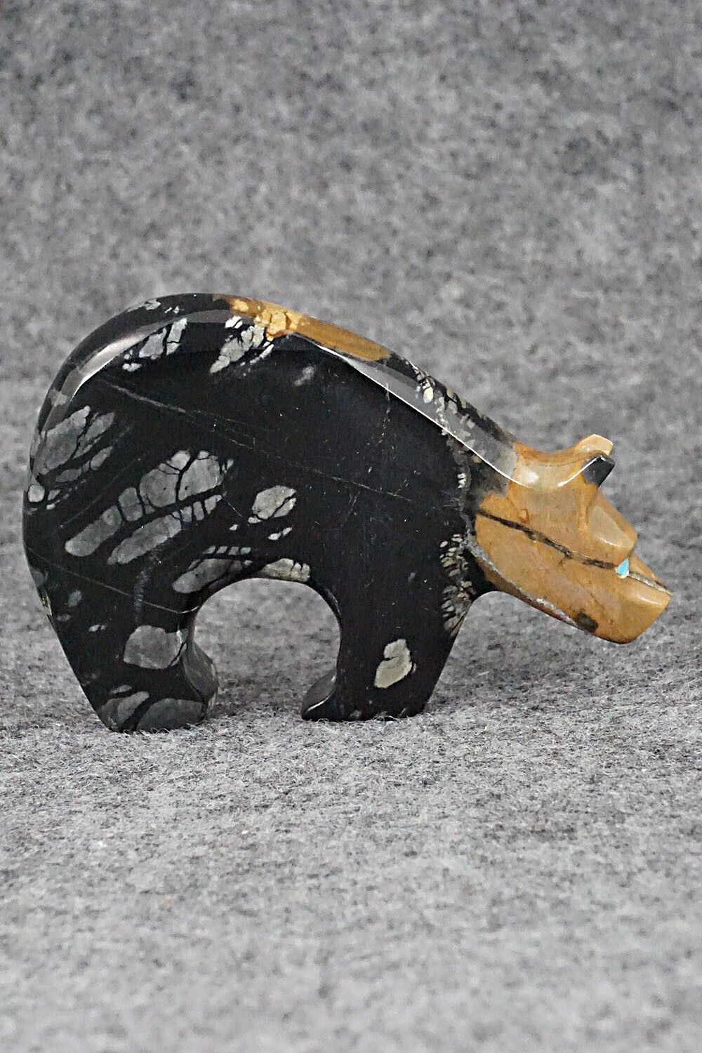 Bear Zuni Fetish Carving - Rodney Laiwakete