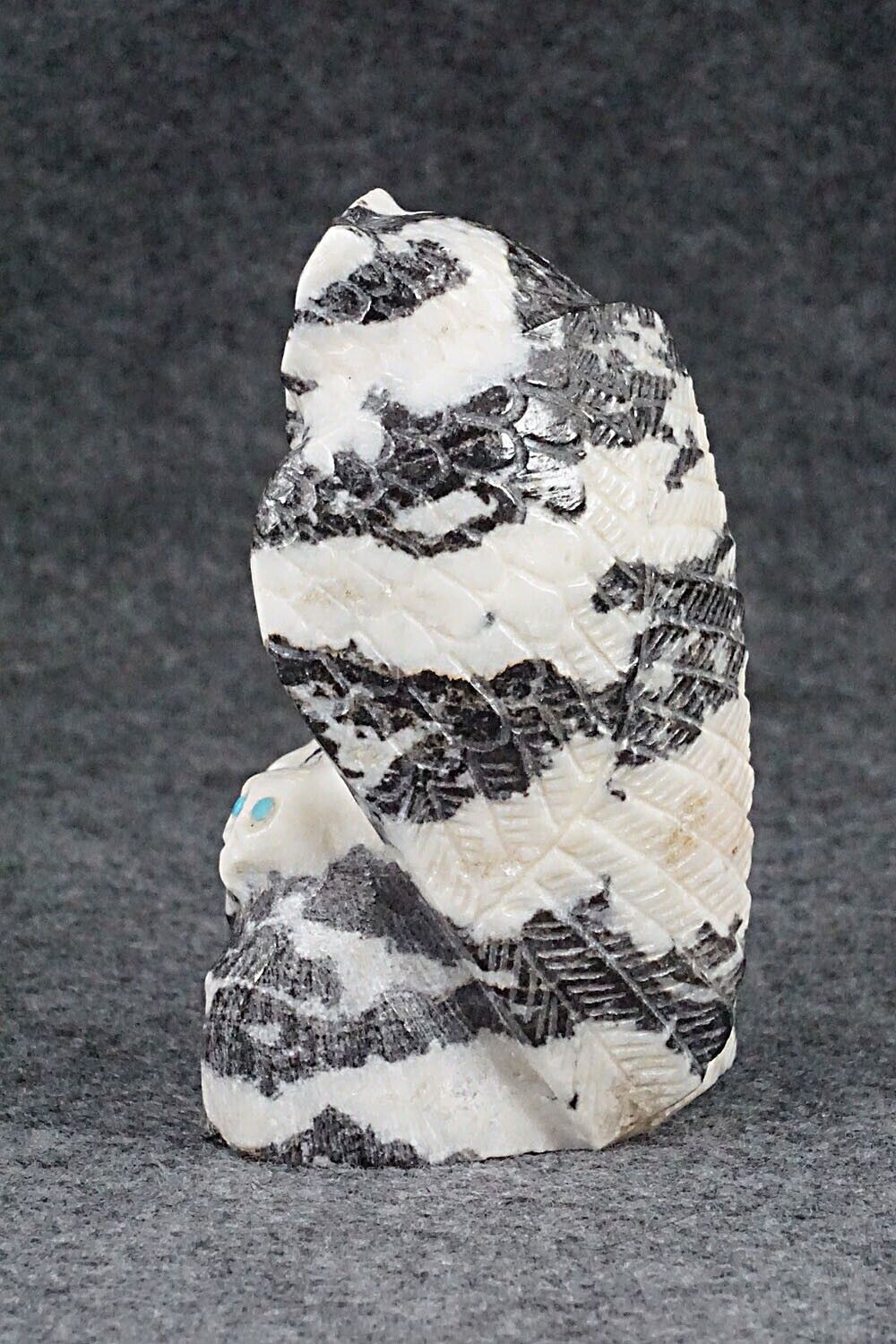 Owl Zuni Fetish Carving - Derrick Kaamasee