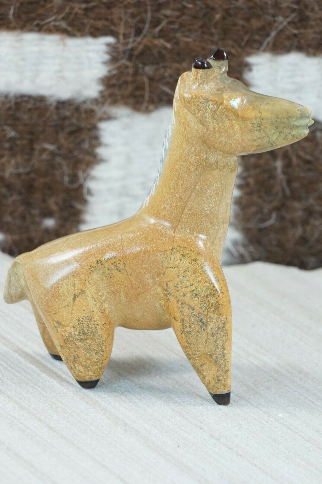 Giraffe Zuni Fetish Carving - Enrike Leekya