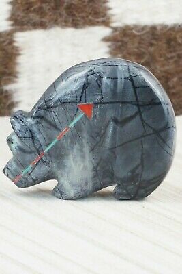 Bear Zuni Fetish Carving - Kevin Quam