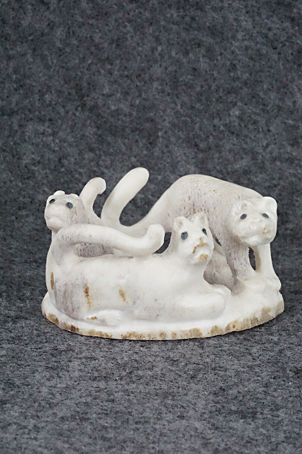 Mountain Lions Zuni Fetish Carving - Maxx Laate