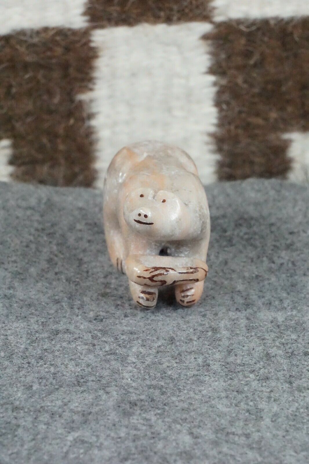 Bear Zuni Fetish Carving - Rick Kallestewa