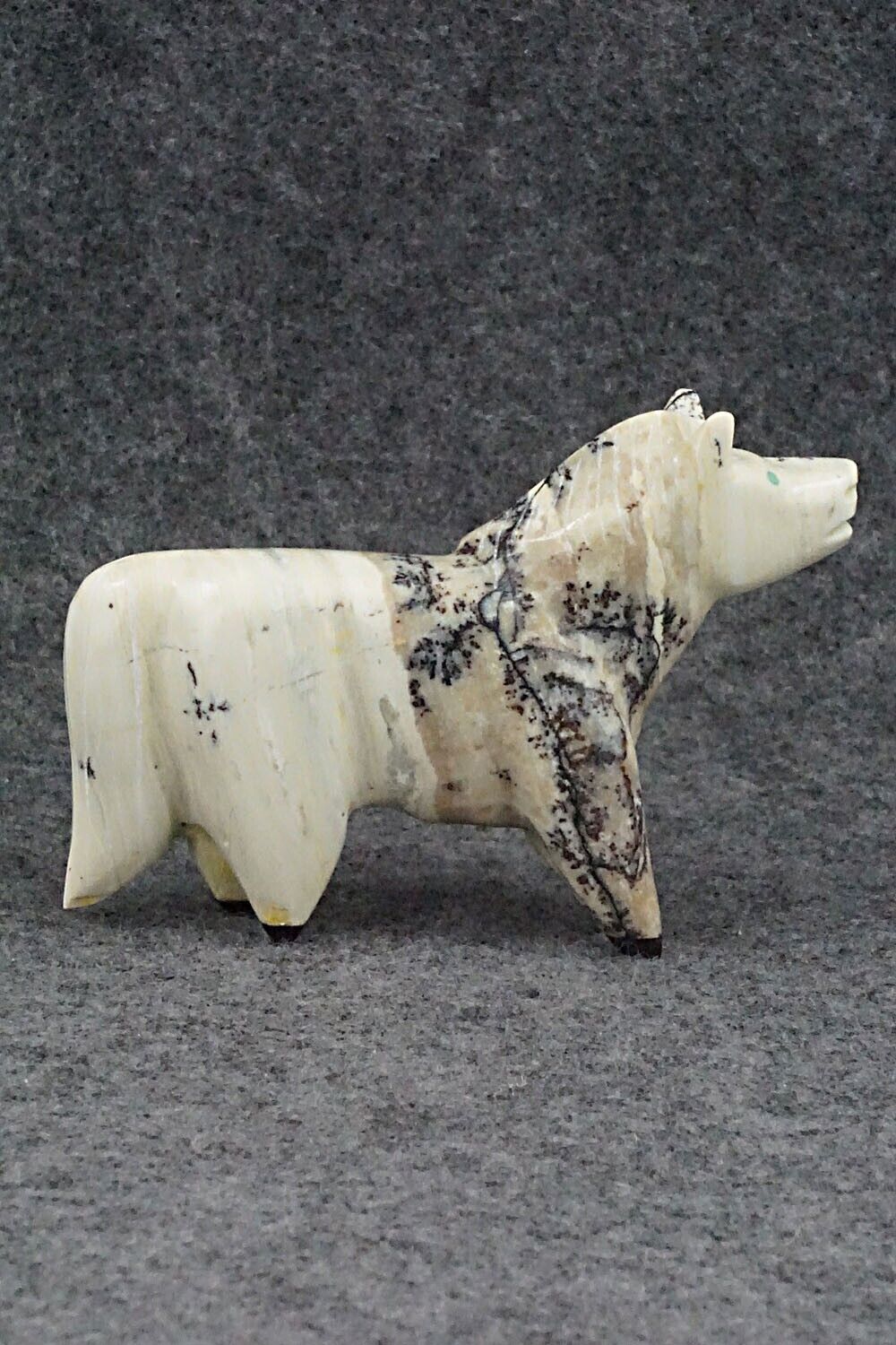 Horse Zuni Fetish Carving - Enrike Leekya