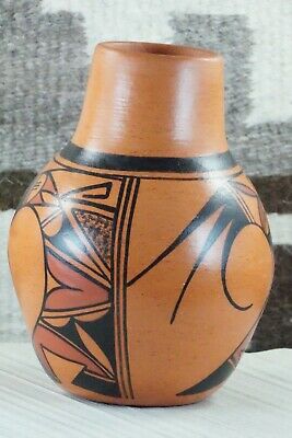 Hopi Pottery - A. Yesslith